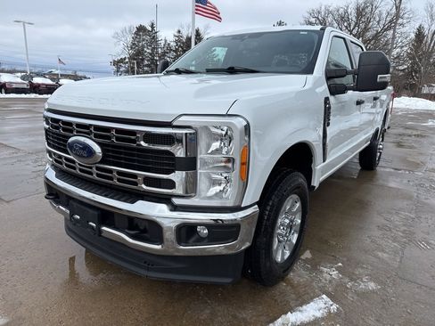 Used 2023 Ford F250 XLT image 2