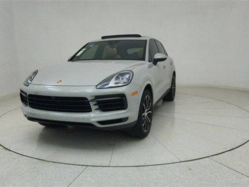 Used 2022 Porsche Cayenne image 64