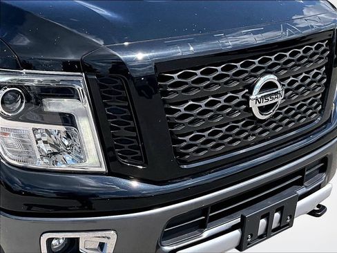 Used 2017 Nissan Titan PRO-4X AWD/4WD image 30