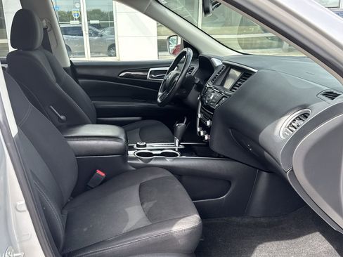 Used 2020 Nissan Pathfinder SV image 25