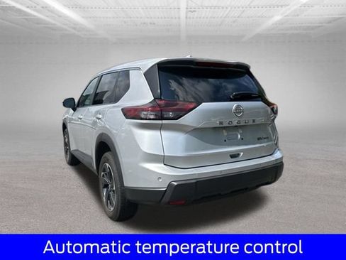 Used 2024 Nissan Rogue SV AWD/4WD image 8