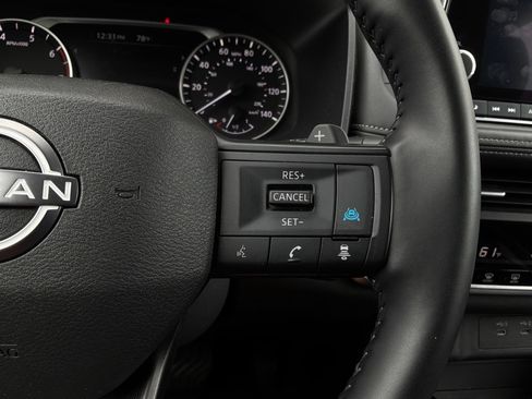 Used 2025 Nissan Rogue SV FWD image 34