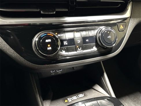 Certified 2024 Buick Envista Sport Touring w/ Convenience I Package image 19