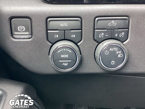 Used 2025 Chevrolet Silverado 1500 LT AWD/4WD image 20