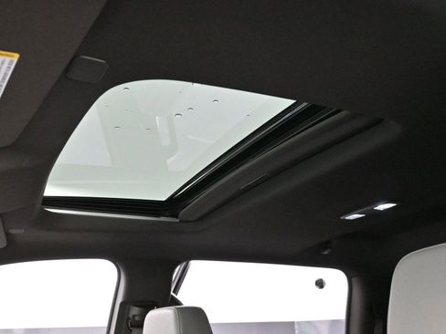 Used 2025 GMC Sierra 2500 SLT w/ SLT Premium Package image 30