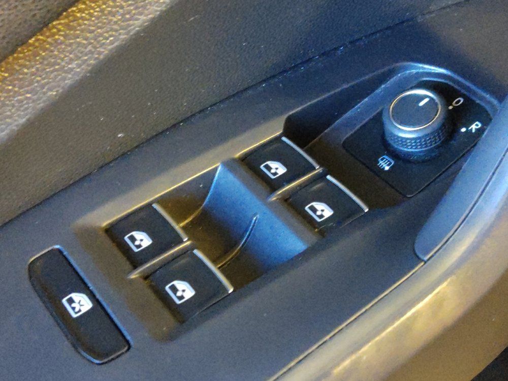 Used 2024 Volkswagen Jetta SE w/ Panoramic Sunroof Package FWD image 27