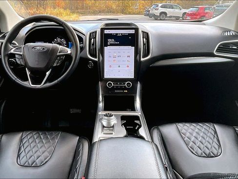 Used 2024 Ford Edge Titanium image 15