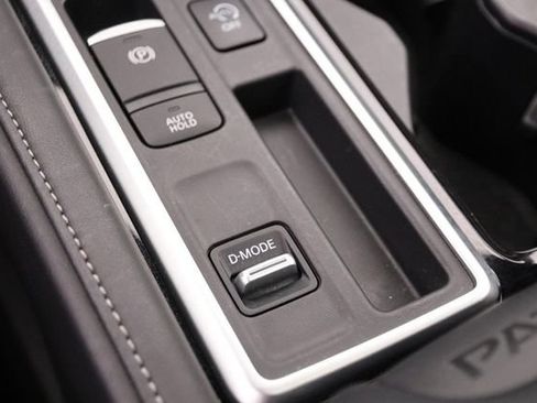 Certified 2025 Nissan Pathfinder SV w/ SV Premium Package FWD image 21