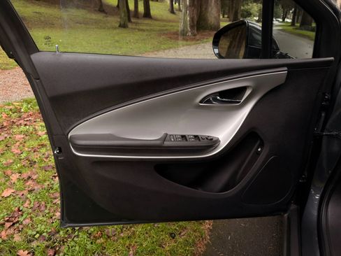 Used 2014 Chevrolet Volt Premium w/ Premium Trim Package image 37