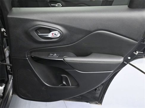 Used 2023 Jeep Cherokee Altitude Lux image 29