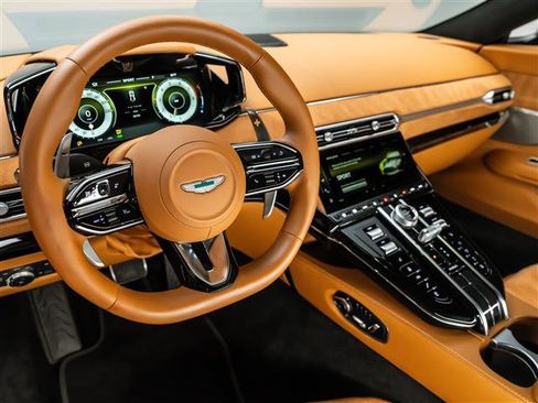 Used 2025 Aston Martin V8 Vantage Coupe image 3