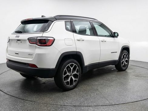 Used 2025 Jeep Compass Limited AWD/4WD image 9