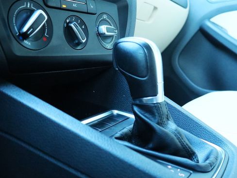 Used 2017 Volkswagen Jetta SE image 48