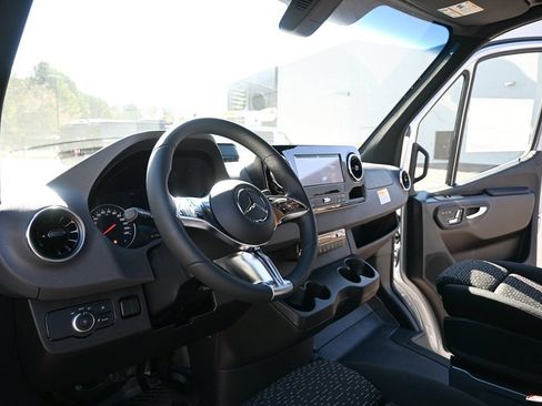 Used 2026 Mercedes-Benz Sprinter 2500 image 6