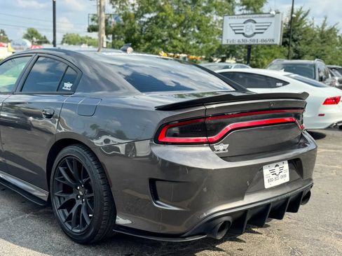 Used 2019 Dodge Charger Scat Pack w/ Dynamics Package RWD image 8
