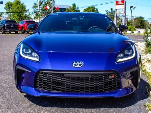 Used 2023 Toyota GR86 Premium RWD image 2