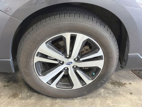 Used 2019 Subaru Outback 2.5i Limited AWD/4WD image 9