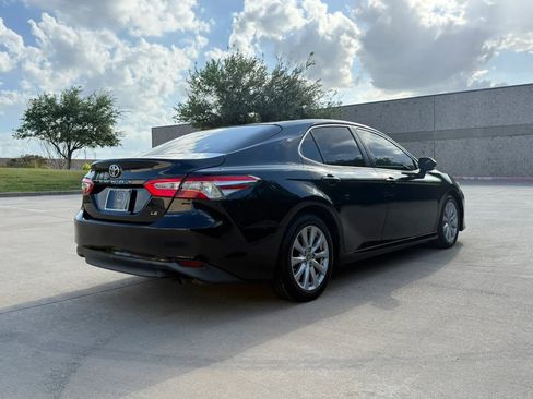 Used 2018 Toyota Camry LE w/ Moonroof Package image 5