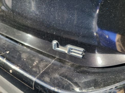 Used 2020 Toyota Highlander LE FWD image 11