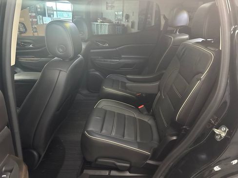 Used 2023 GMC Acadia Denali w/ Denali Ultimate Package FWD image 12