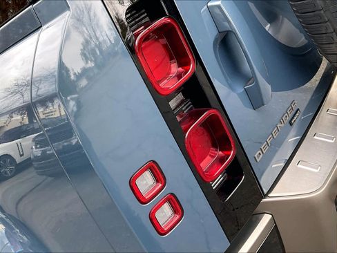 Used 2022 Land Rover Defender 110 X-Dynamic SE image 31