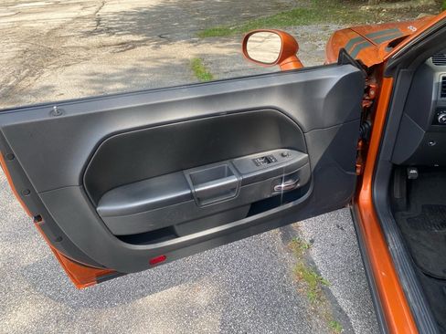 Used 2011 Dodge Challenger R/T RWD image 10