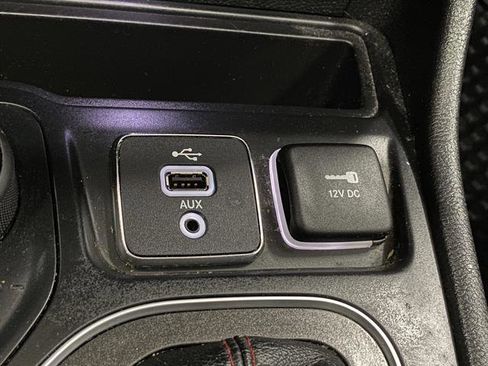 Used 2019 Jeep Cherokee Trailhawk image 25