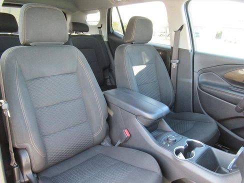 Used 2020 GMC Terrain SLE w/ Driver Convenience Package image 9