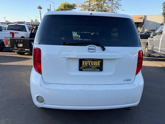 Used 2009 Scion xB FWD image 5