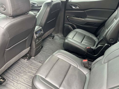 Used 2023 GMC Acadia SLT w/ Elevation Edition image 14