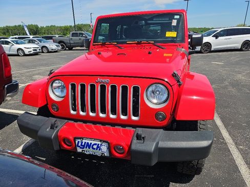 Used 2017 Jeep Wrangler Unlimited Sahara w/ Max Tow Package AWD/4WD image 2
