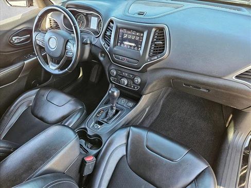 Used 2019 Jeep Cherokee Latitude Plus w/ Comfort/Convenience Group FWD image 25