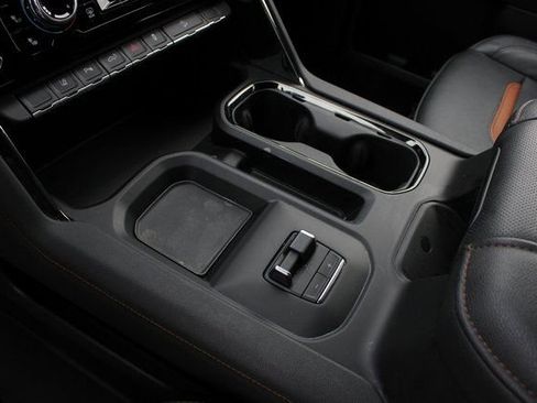 Used 2024 GMC Sierra 2500 AT4 w/ AT4 Premium Plus Package image 11