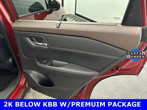 Used 2023 Nissan Rogue SV w/ SV Premium B Package image 17