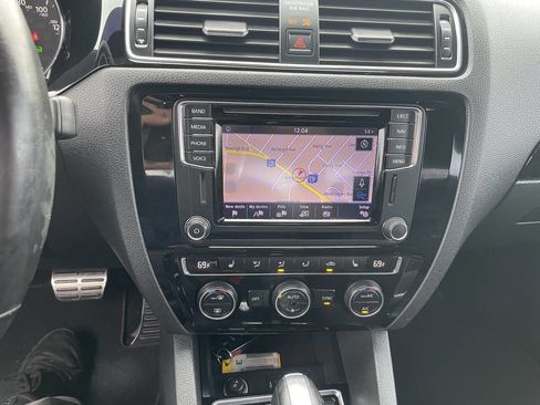 Used 2017 Volkswagen Jetta GLI image 26