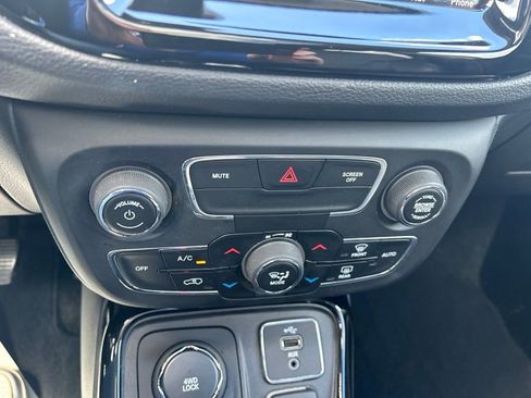 Used 2018 Jeep Compass Limited w/ Navigation Group AWD/4WD image 26