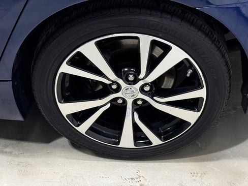 Certified 2018 Nissan Maxima Platinum image 9