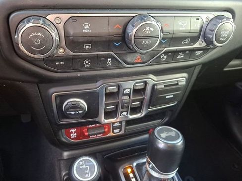 Used 2021 Jeep Wrangler Unlimited Rubicon w/ Dual Top Group AWD/4WD image 15
