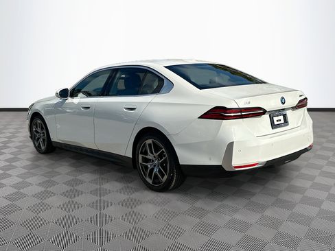 Used 2025 BMW i5 eDrive40i w/ Premium Package image 5