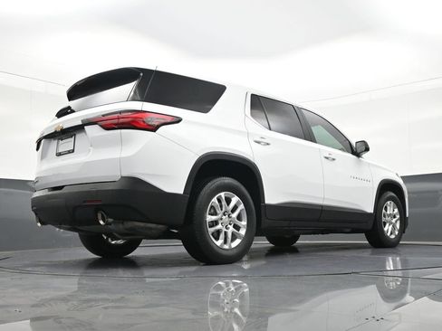Used 2023 Chevrolet Traverse LS image 28