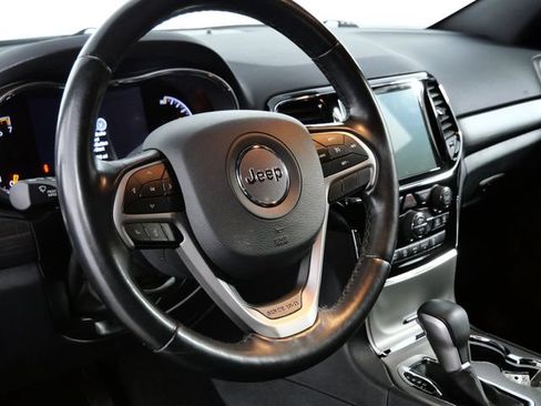 Used 2019 Jeep Grand Cherokee Altitude AWD/4WD image 17