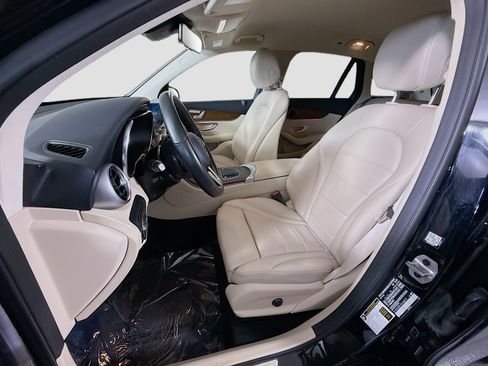 Used 2022 Mercedes-Benz GLC 300 4MATIC w/ Multimedia Package Lite image 22