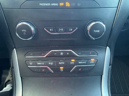 Used 2019 Ford Edge SEL w/ Equipment Group 201A AWD/4WD image 16