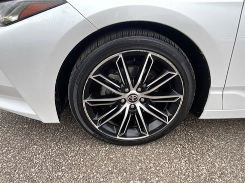 Used 2022 Toyota Avalon Touring image 10