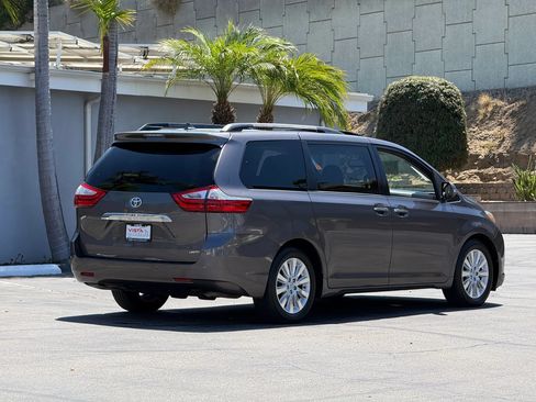 Used 2015 Toyota Sienna Limited FWD image 5