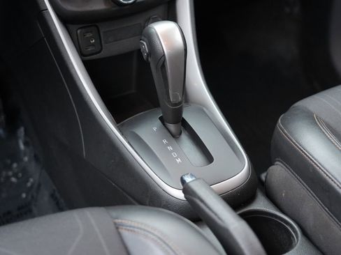 Used 2020 Chevrolet Trax LT w/ LT Convenience Package image 25