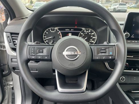 Used 2023 Nissan Rogue SV image 14