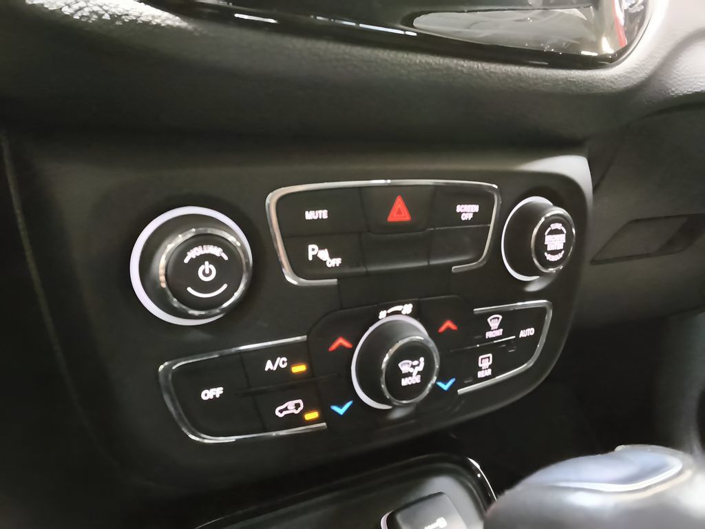 Used 2020 Jeep Compass Latitude FWD image 24