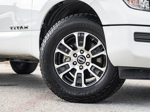 Used 2024 Nissan Titan SV RWD image 2