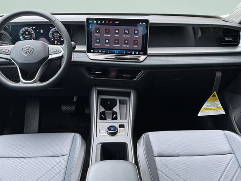 New 2026 Volkswagen Tiguan SE FWD image 10